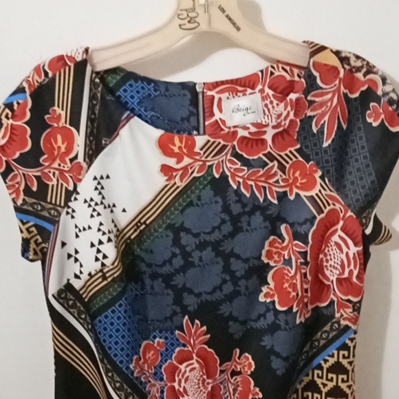 "BEIGE" by eci DRESS - Picture 2 of 6